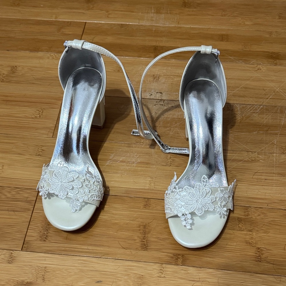 JJs House White Floral Lace Heels